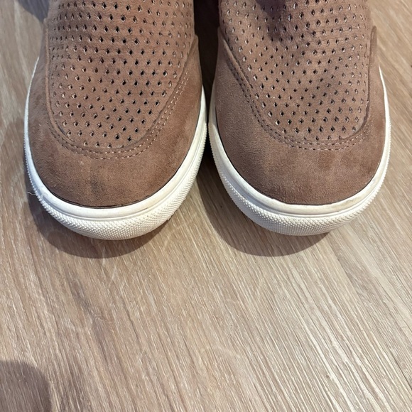 Madden Girl Brown Perforated Wedge Sneakers Ankle Boots – Size 8.5M - Picture 4 of 8